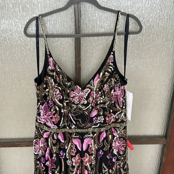 Mac Duggal V NECK FLORAL EMBELLISHED SPAGHETTI STRAP GOWN in black multi size 22 - Picture 7 of 17
